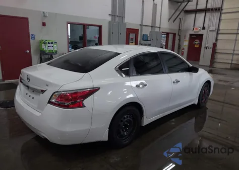 2015 Nissan Altima 2.5 S из США, поврежденный, VIN 1N4AL3AP5FN327973